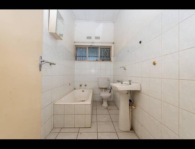 180M² BUILDING FOR SALE IN REGENTS PARK